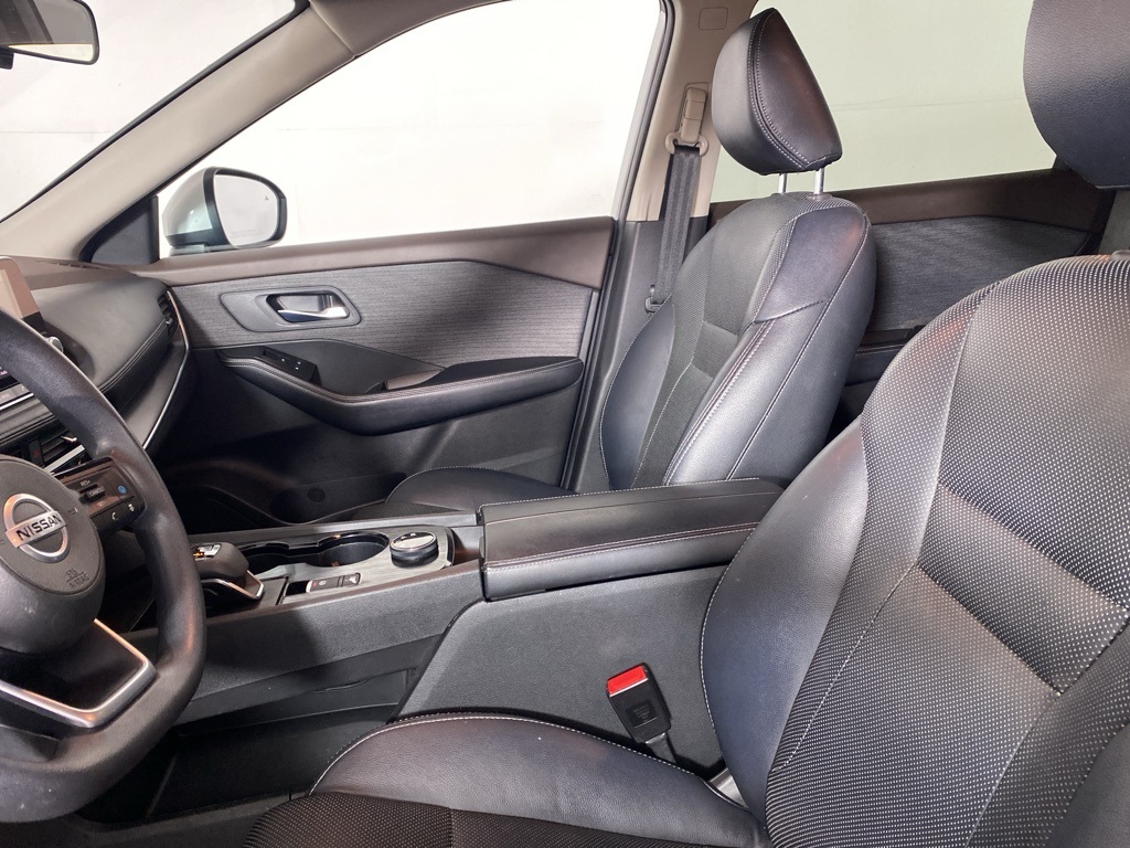 2021 Nissan Rogue SV photo 13