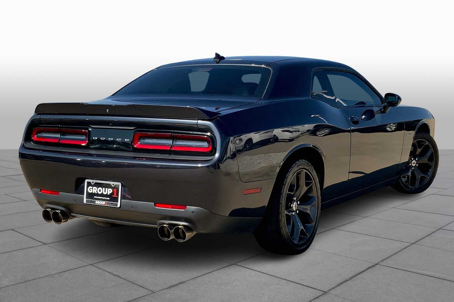 2018 Dodge Challenger R/T photo 11