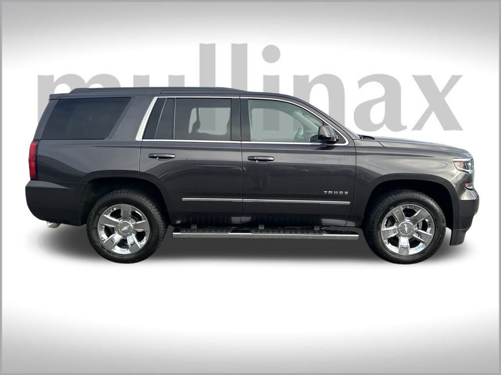 2017 Chevrolet Tahoe LT photo 2