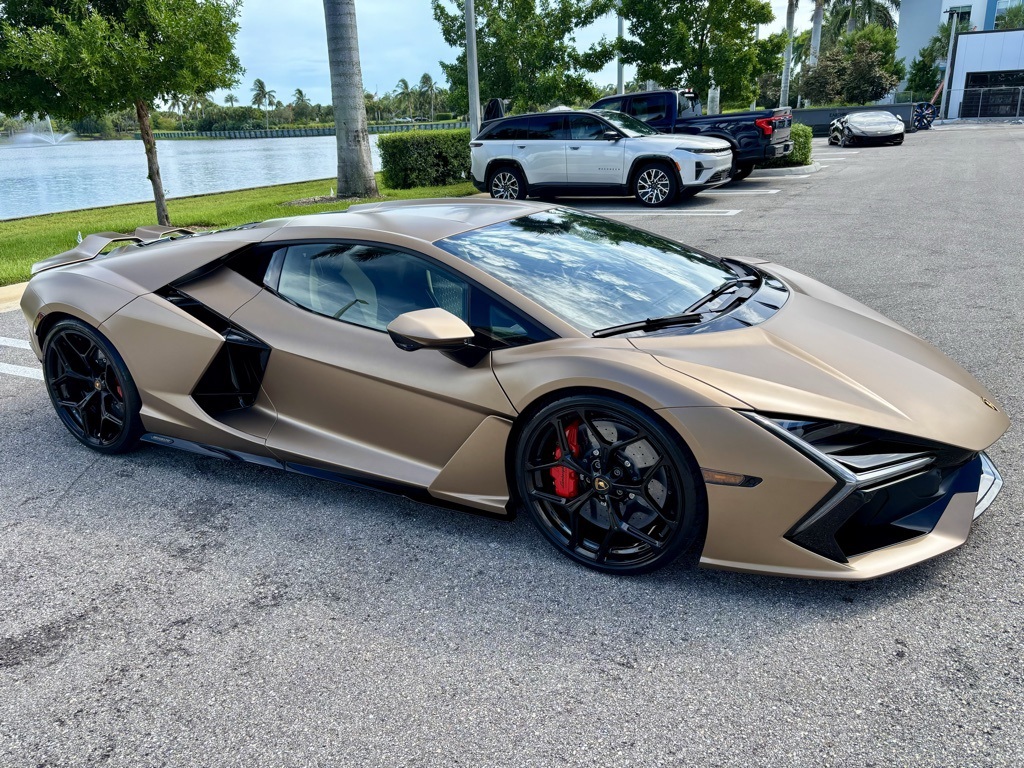 2024 Lamborghini Revuelto photo 6