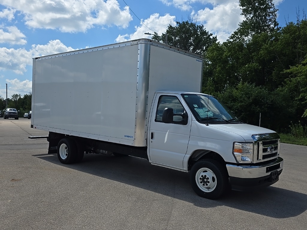 2024 Ford E-450 Cutaway photo 3