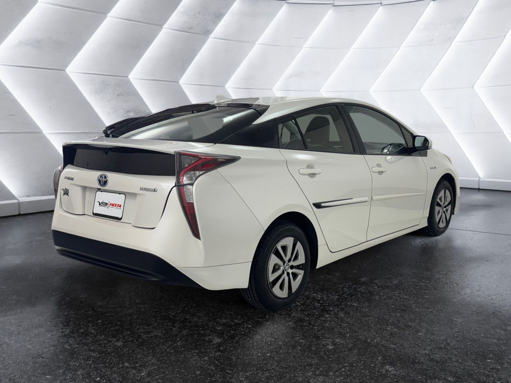 2016 Toyota Prius Four photo 4