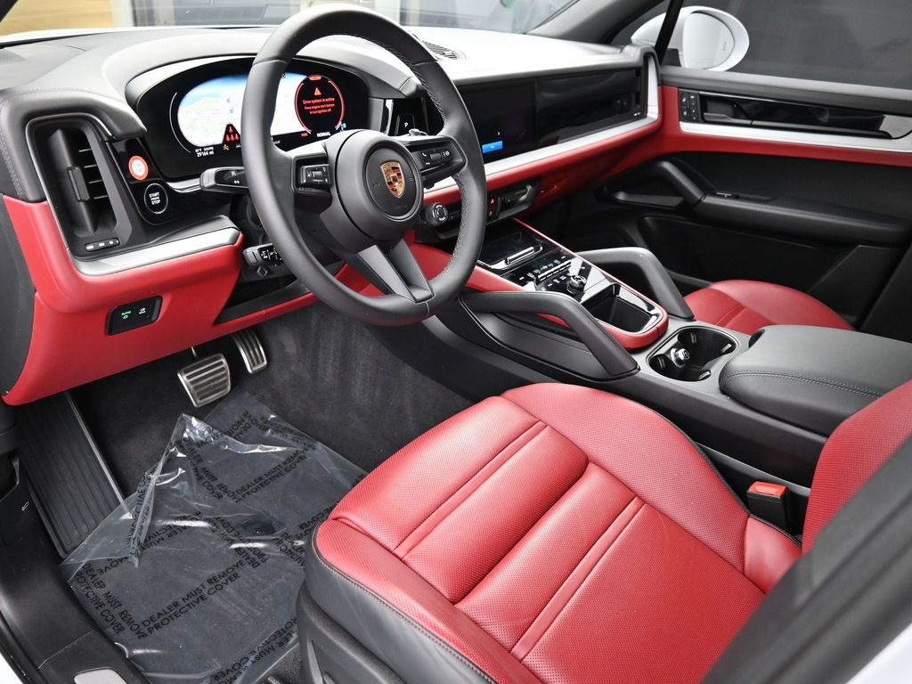2024 Porsche Cayenne S photo 3