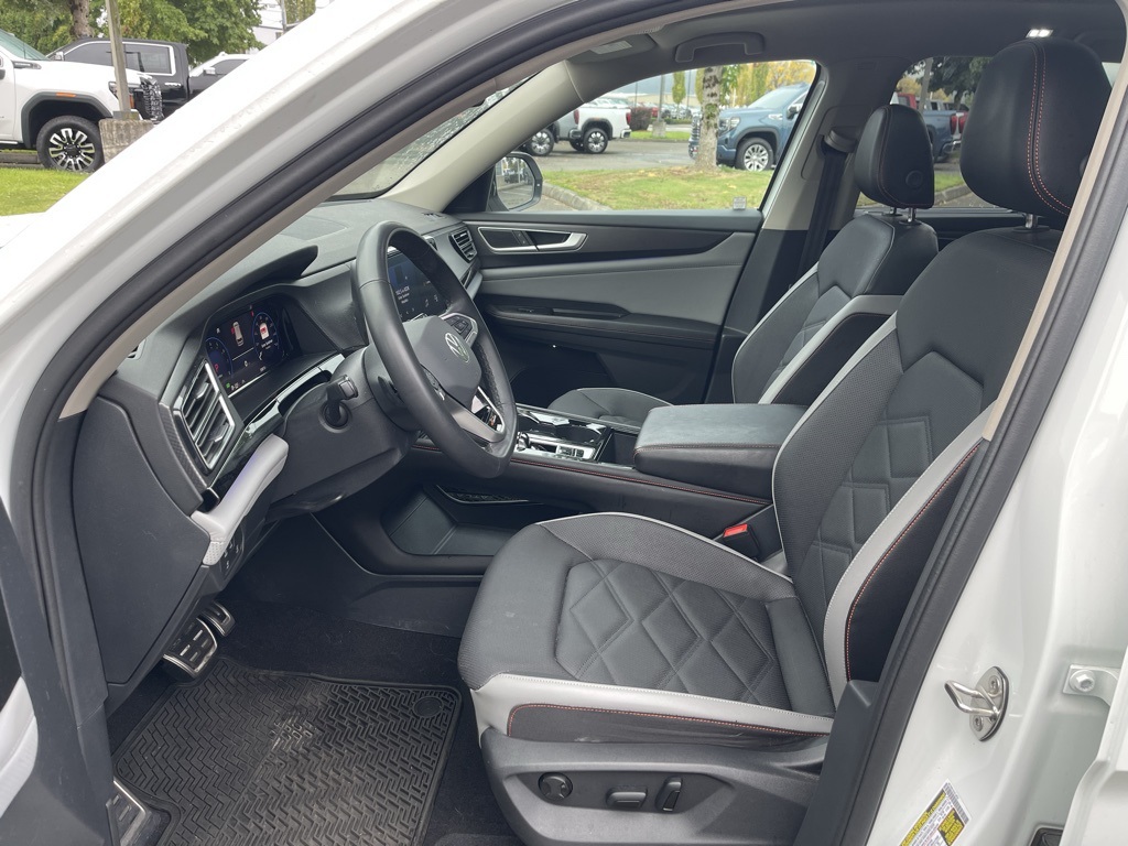 2024 Volkswagen Atlas Peak Edition SE Technology photo 6