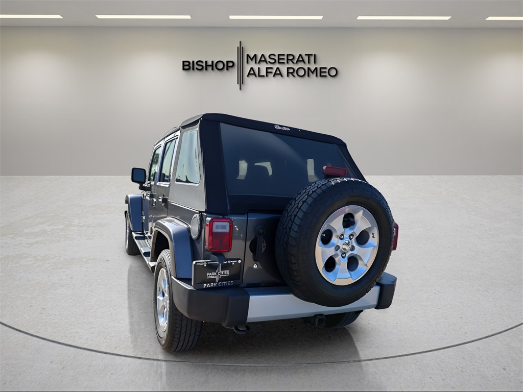 2014 Jeep Wrangler Unlimited Sahara photo 3