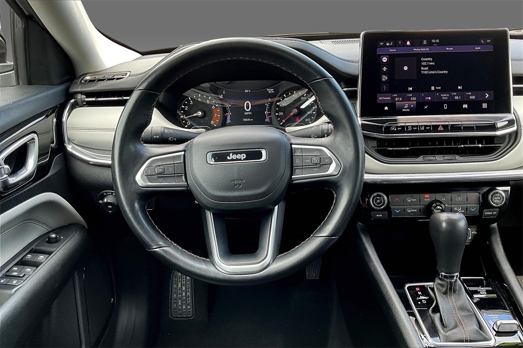 2022 Jeep Compass Limited photo 2