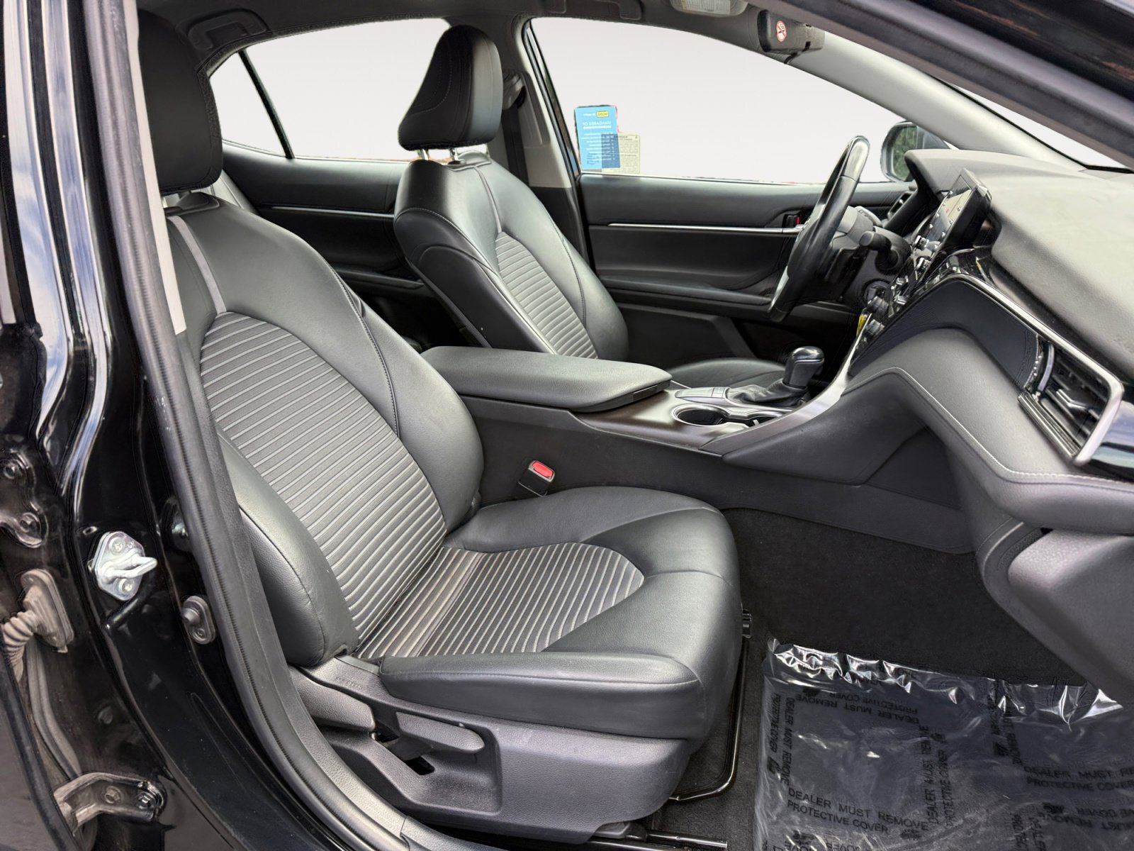 2022 Toyota Camry SE photo 19