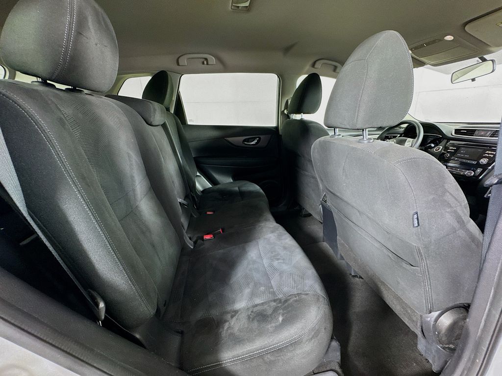 2015 Nissan Rogue SV photo 31