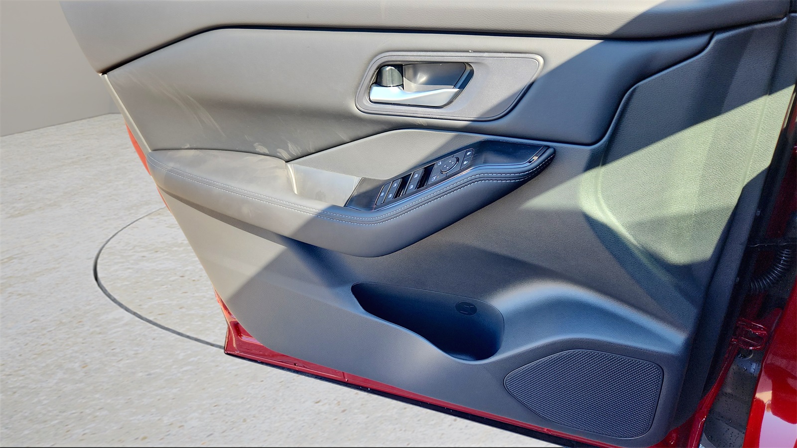 2025 Nissan Rogue SV photo 14