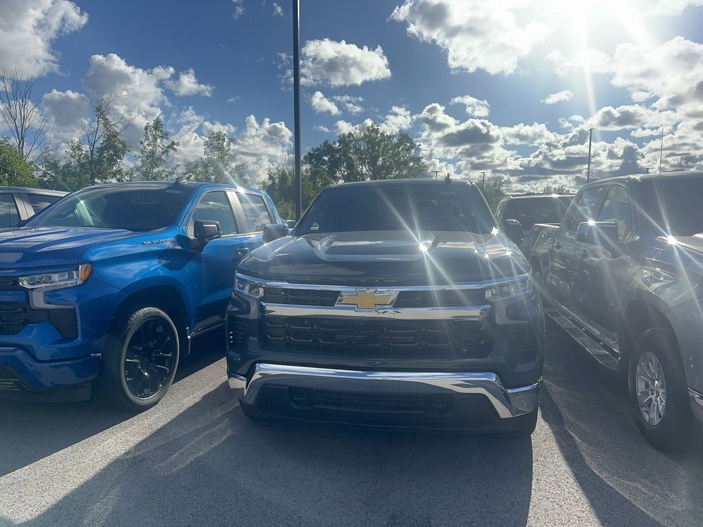2026 Chevrolet Silverado 1500 LT photo 2
