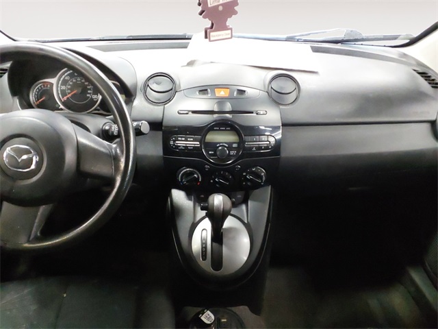2013 Mazda Mazda2 Sport photo 11