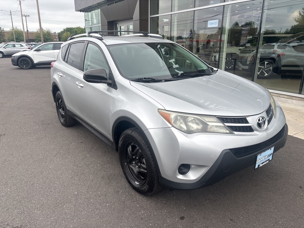 2015 Toyota RAV4 LE photo 4
