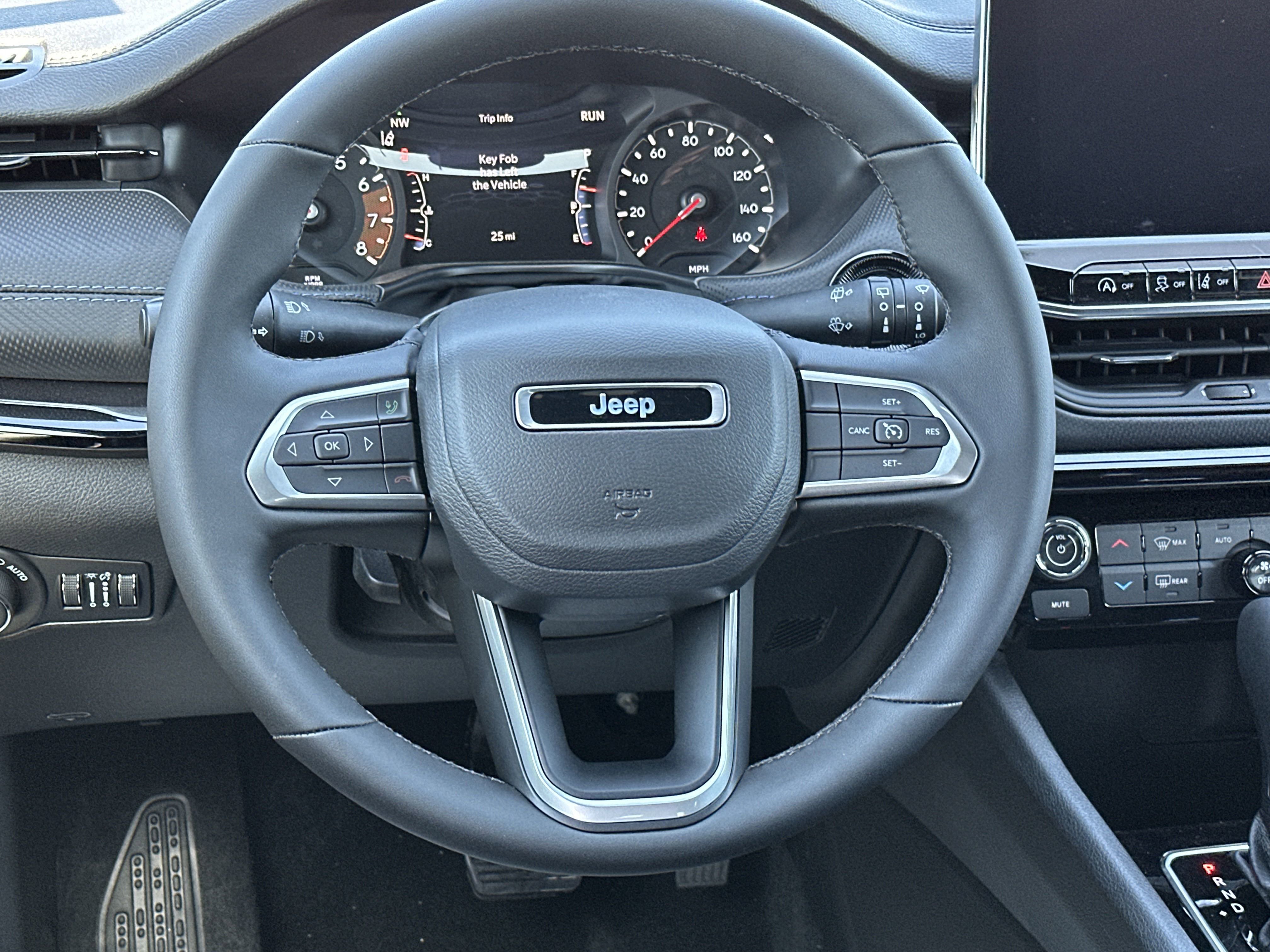 2025 Jeep Compass Latitude photo 3