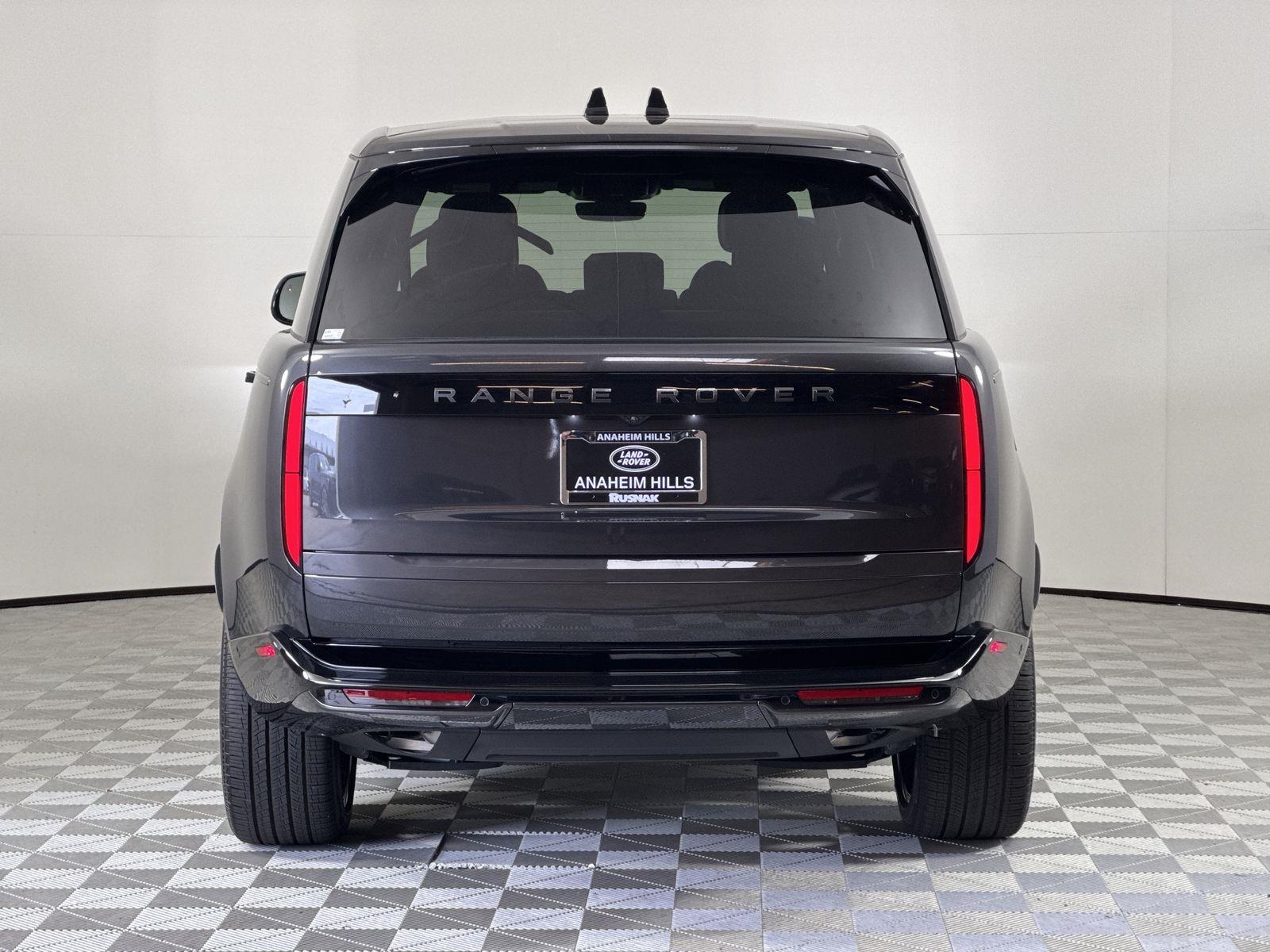 2025 Land Rover Range Rover SE photo 3