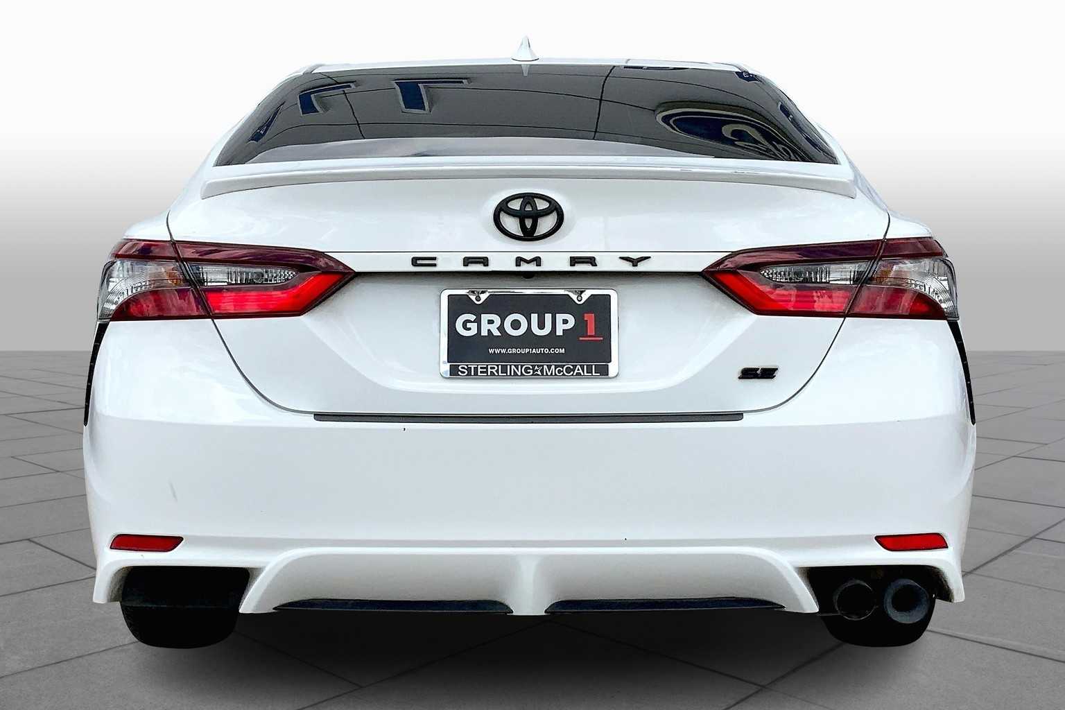 2022 Toyota Camry SE photo 3