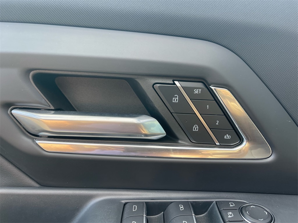 2024 Chevrolet Silverado EV RST photo 10