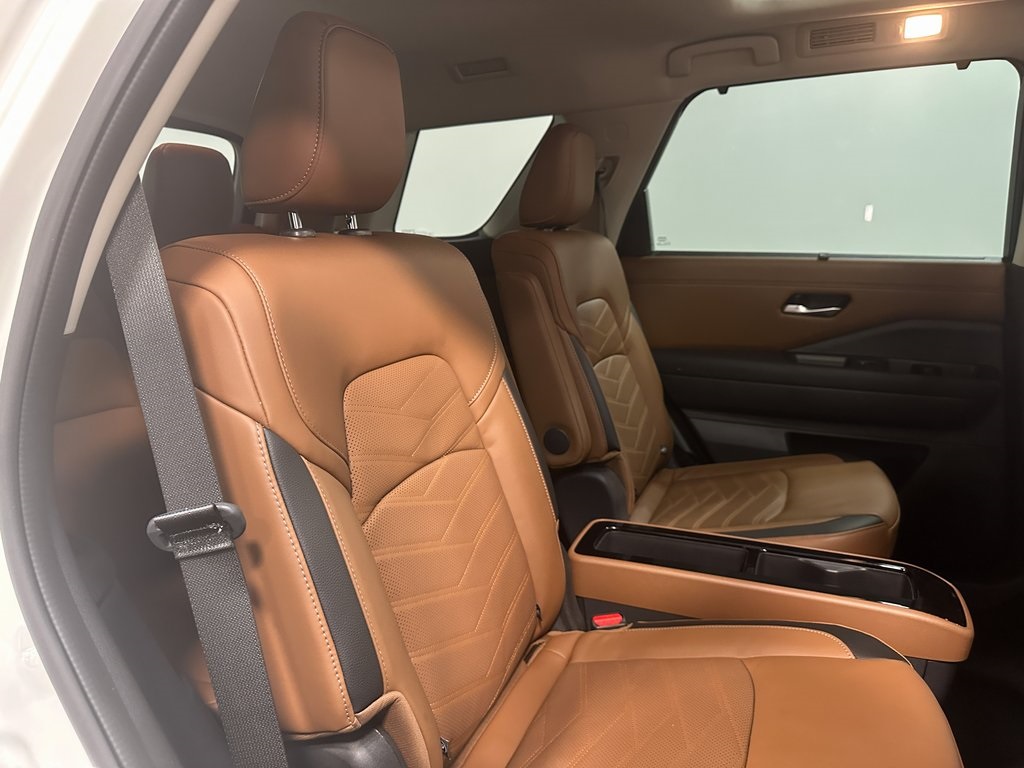 2024 Nissan Pathfinder Platinum photo 18