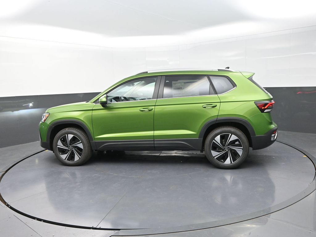 2025 Volkswagen Taos SE photo 4