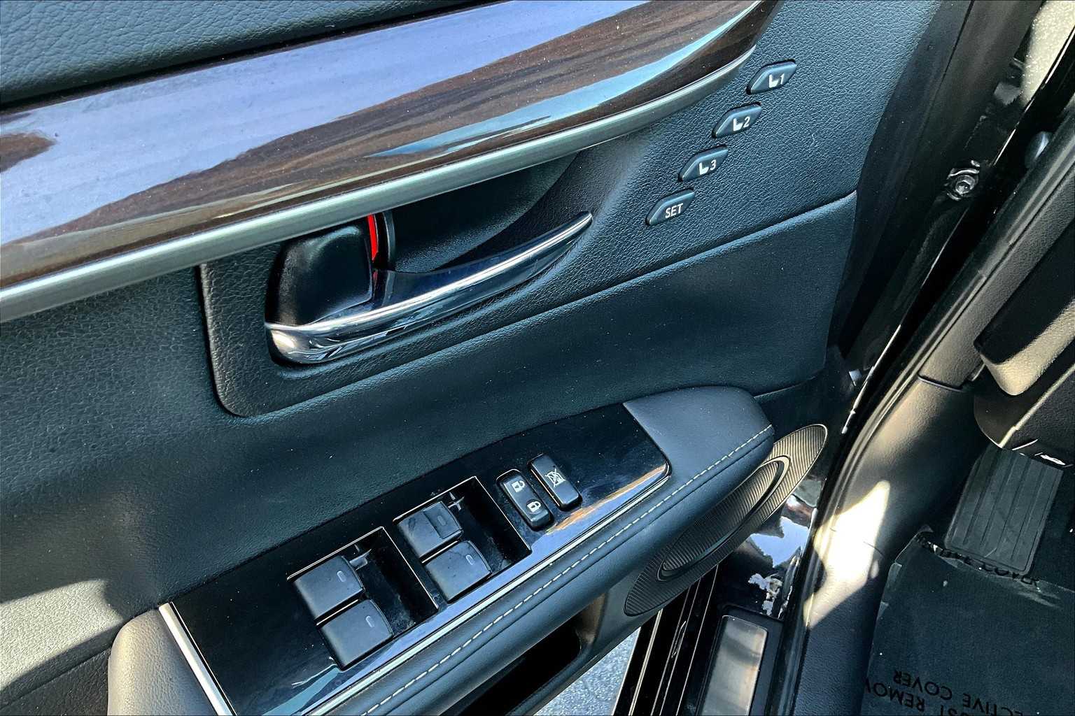 2017 Lexus ES 350 photo 35