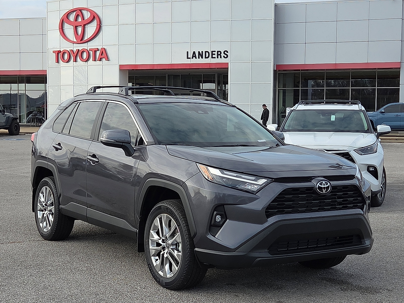 2025 Toyota RAV4 XLE Premium's photo