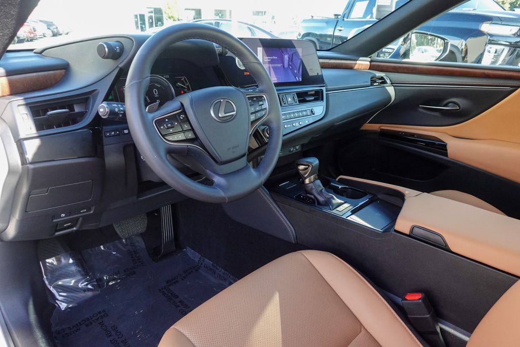 2023 Lexus ES 300h photo 10