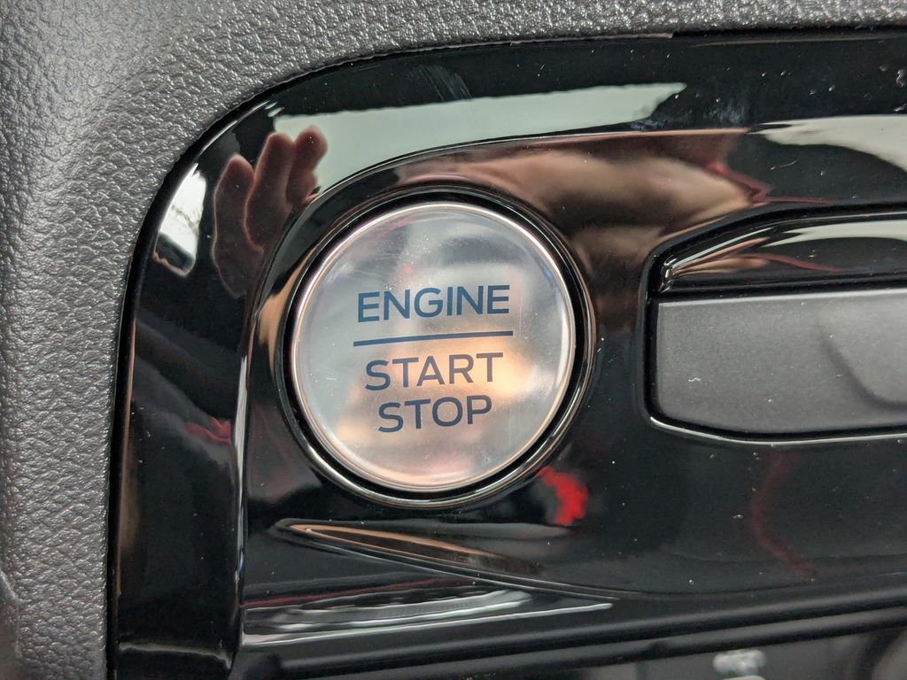 2025 Ford Escape Hybrid ST-Line photo 28
