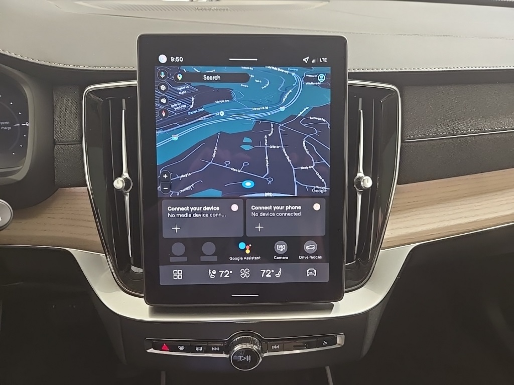 2026 Volvo XC90 T8 Plus photo 16