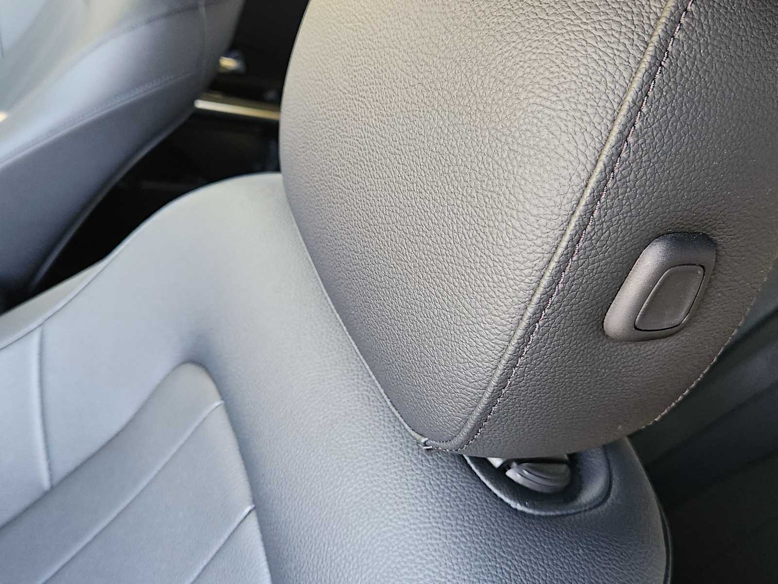 2025 Mercedes Benz GLA 250 photo 21