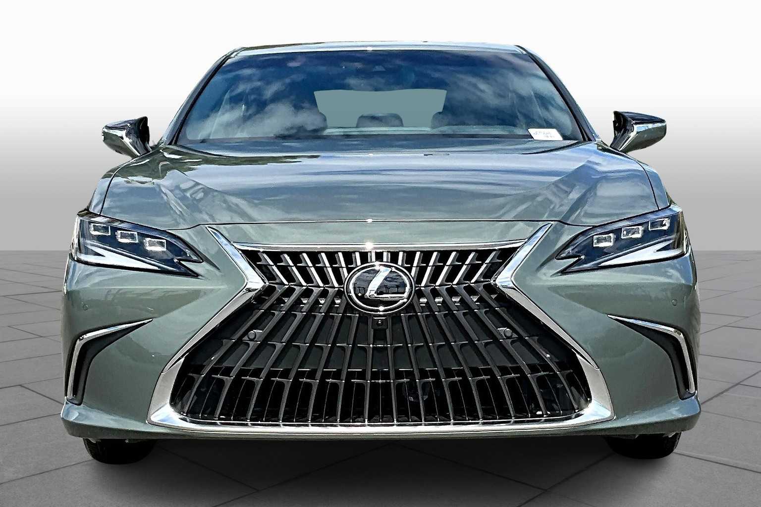2025 Lexus ES 300h Luxury photo 3
