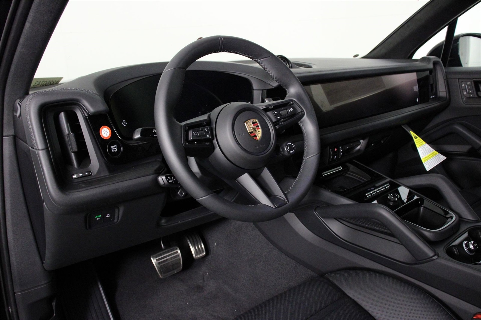 2025 Porsche Cayenne GTS photo 4
