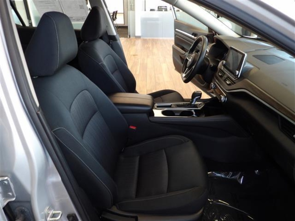 2023 Nissan Altima 2.5 SV photo 14