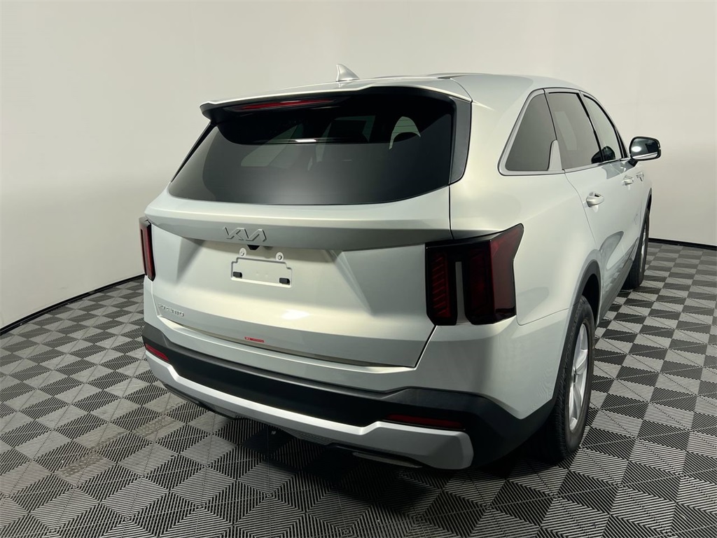 2026 Kia Sorento LX photo 2