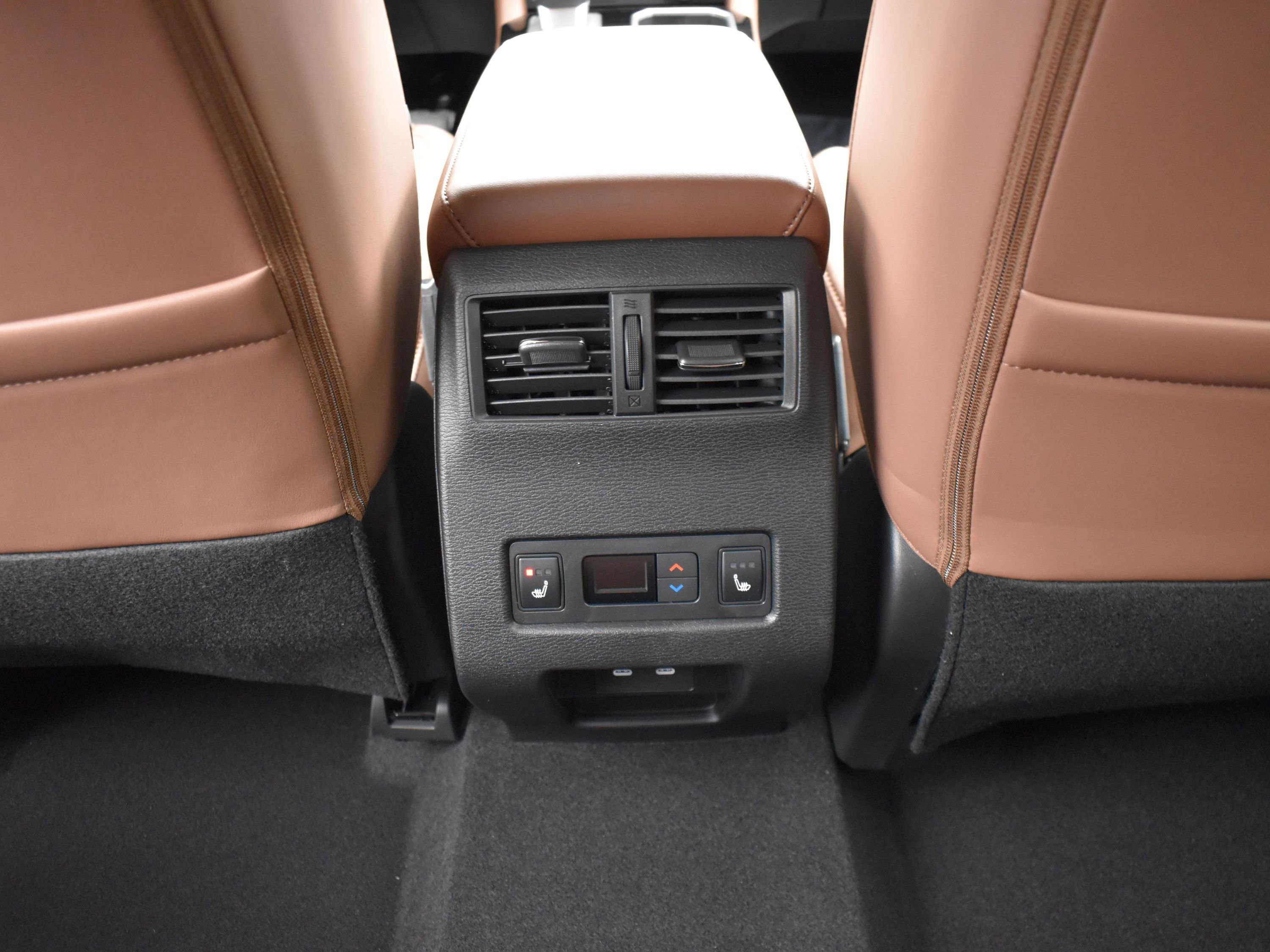 2025 Mitsubishi Outlander SEL photo 15