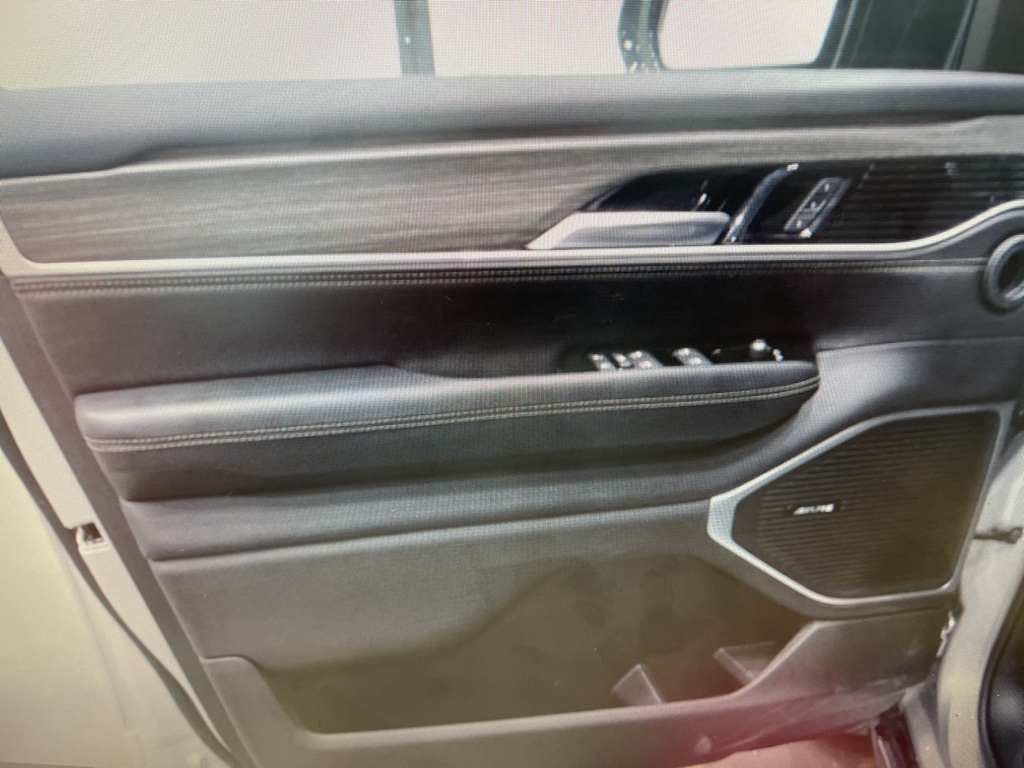 2024 Jeep Wagoneer L Series II photo 7