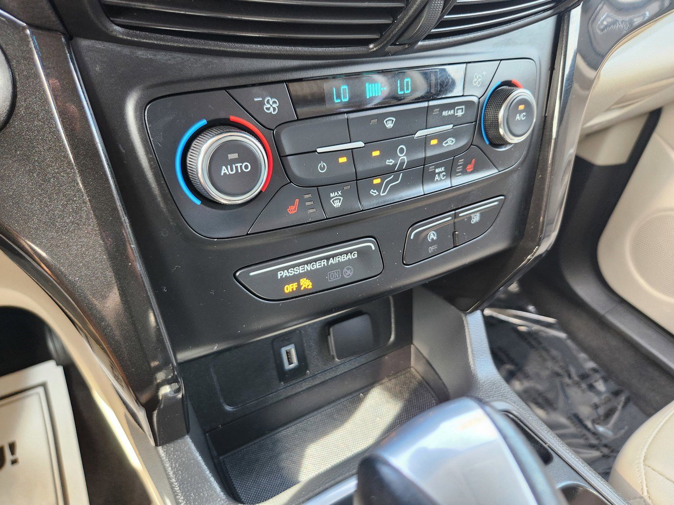 2017 Ford Escape Titanium photo 12