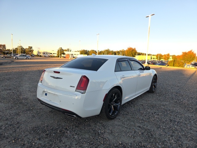2022 Chrysler 300 Touring L photo 4