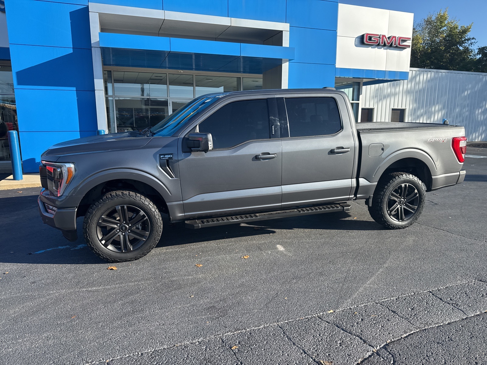 2022 Ford F-150 Lariat photo 2