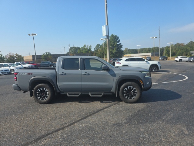 2023 Nissan Frontier PRO-4X photo 2