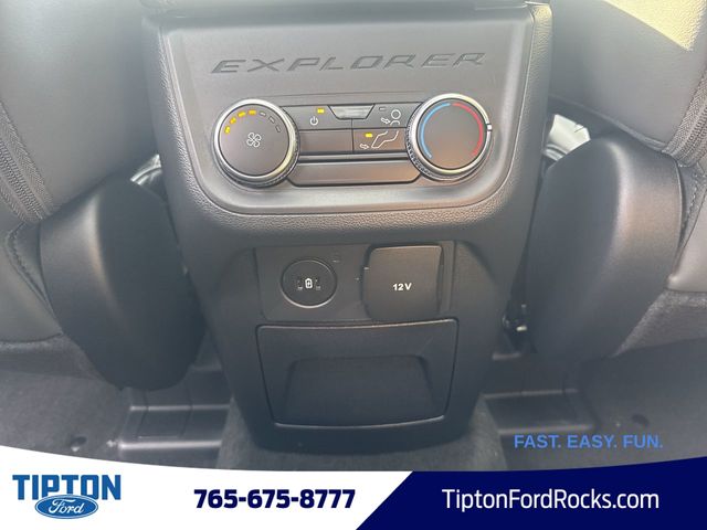 2025 Ford Explorer photo 3