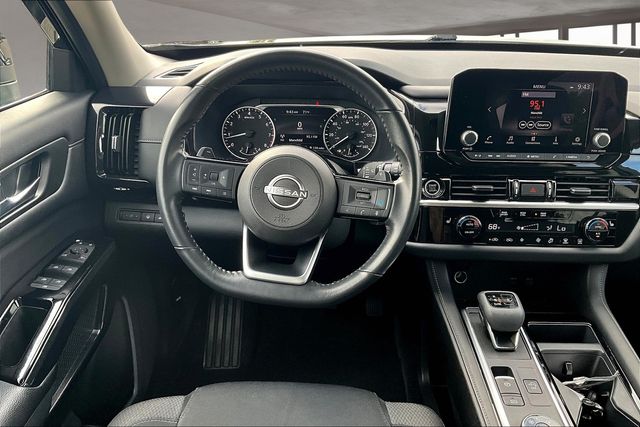 2022 Nissan Pathfinder SV photo 6