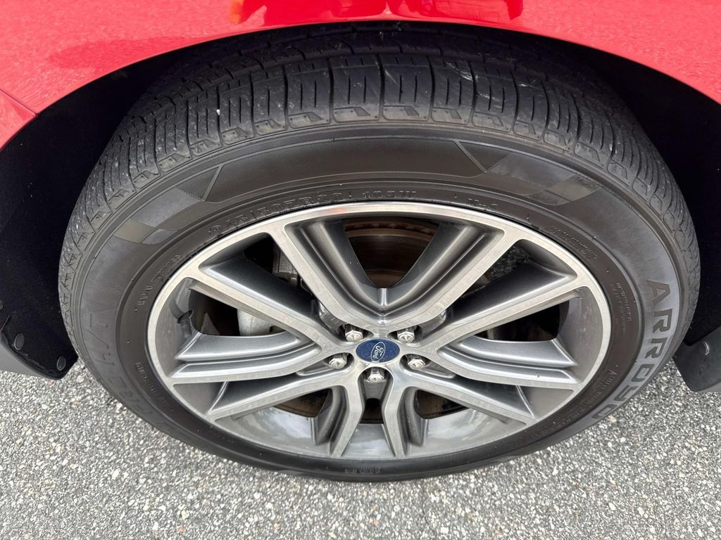 2020 Ford Edge Titanium photo 10