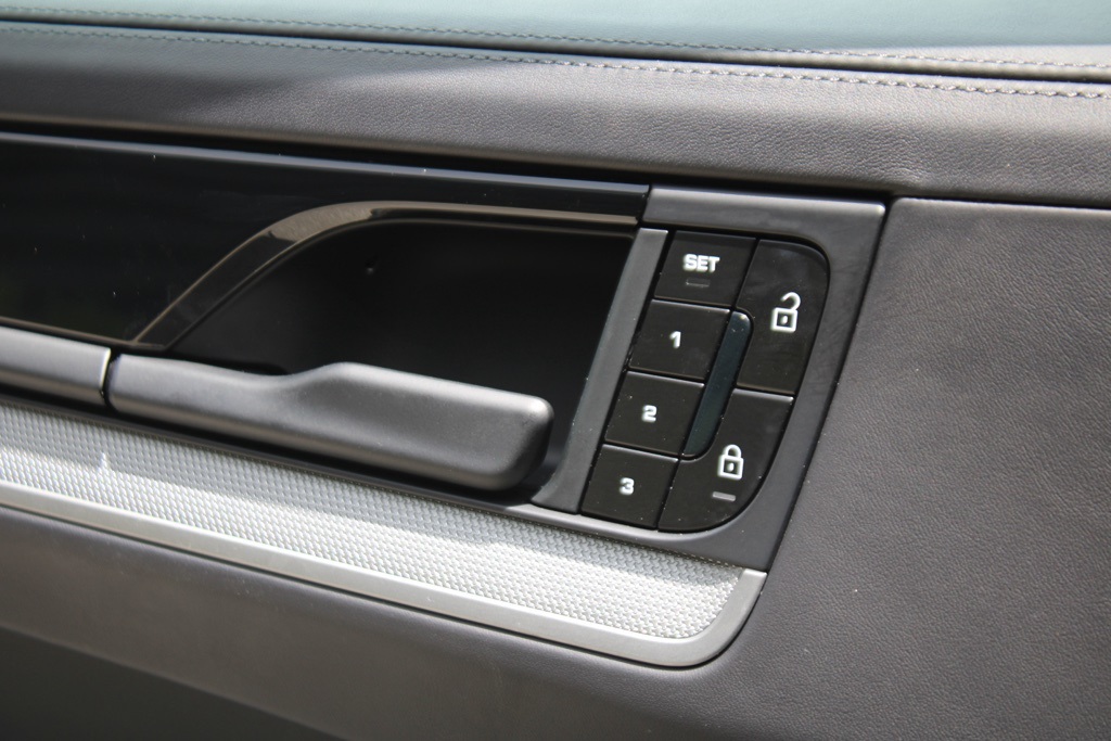 2024 Porsche Cayenne Coupe photo 13