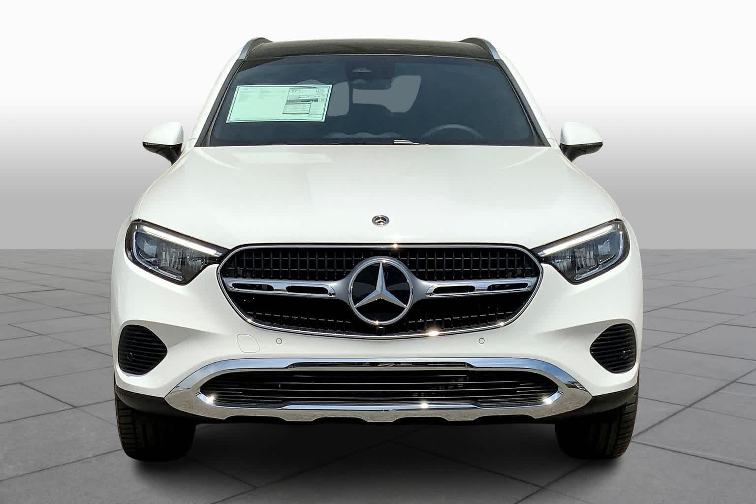 2025 Mercedes Benz GLC 300 photo 3