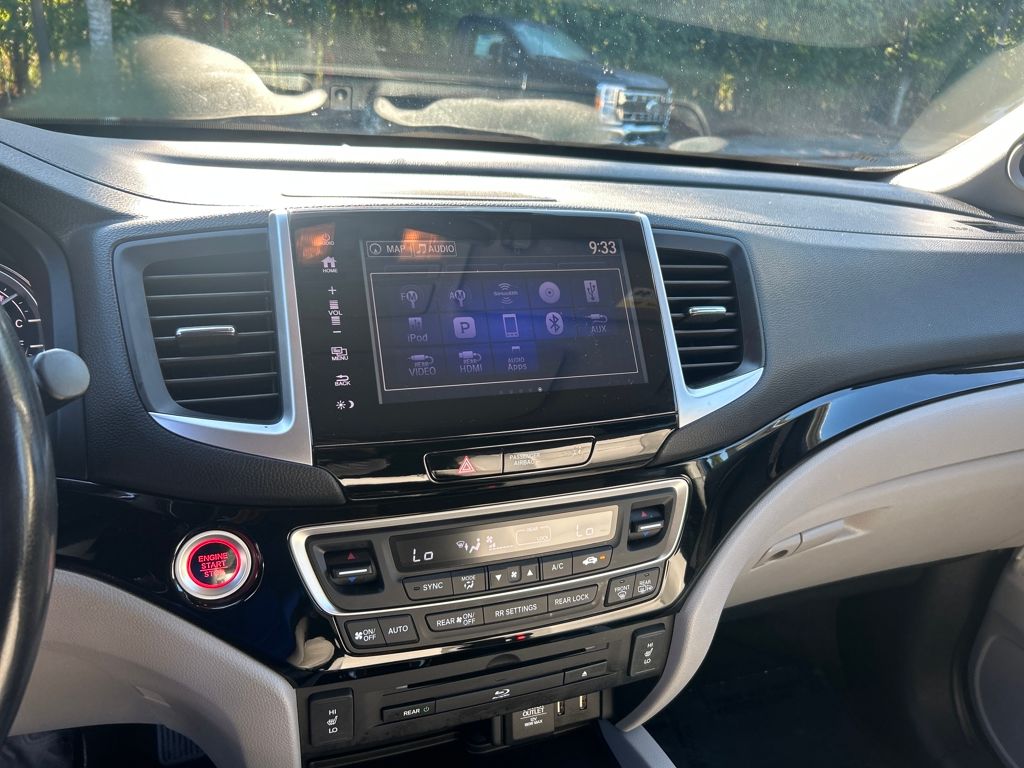 2017 Honda Pilot Touring photo 15