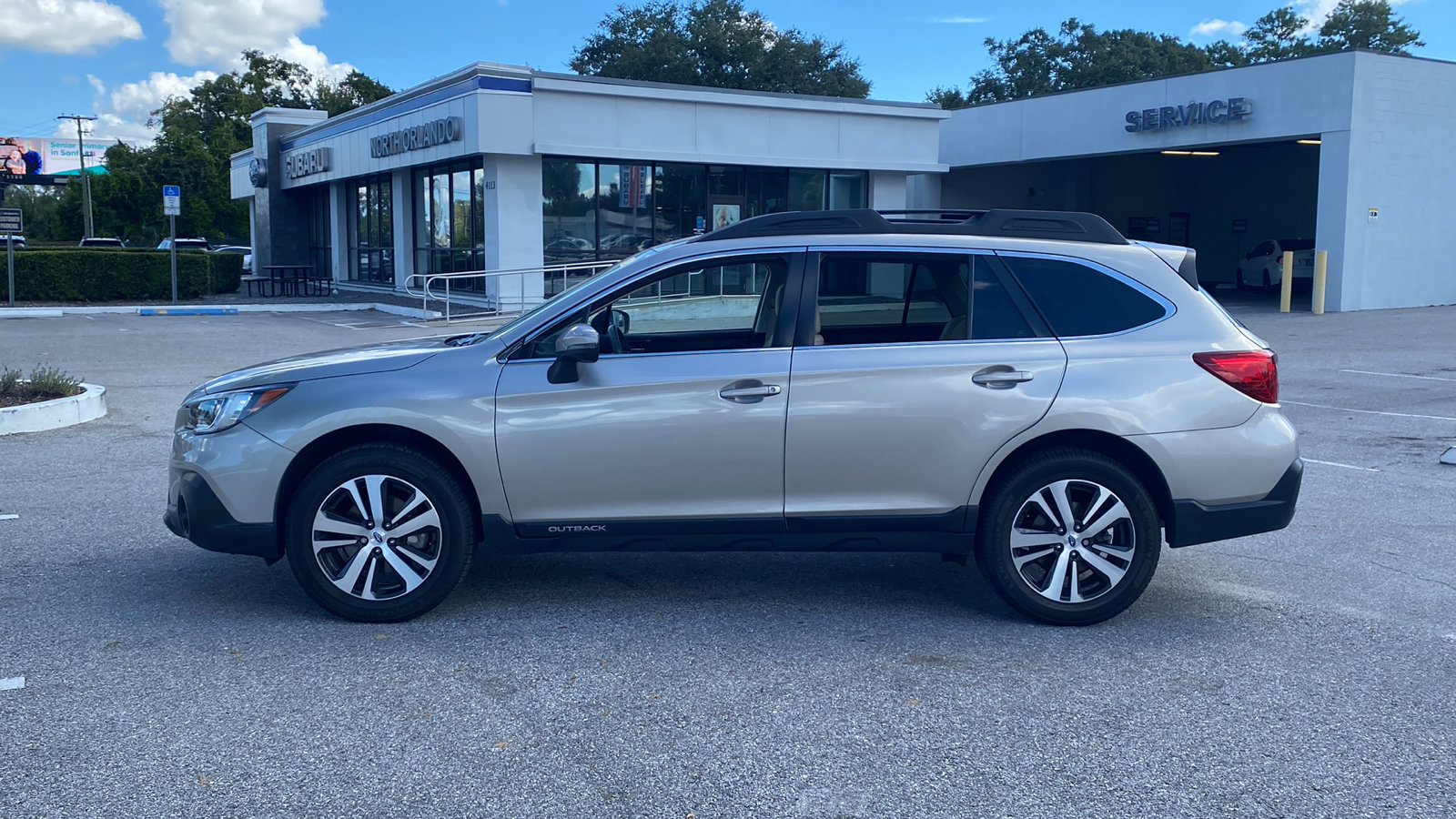2019 Subaru Outback Limited photo 3