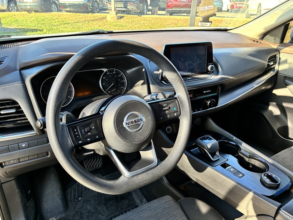 2021 Nissan Rogue SV photo 2