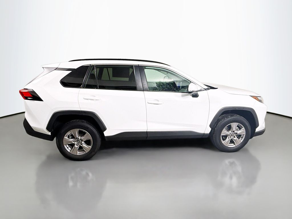 2023 Toyota RAV4 XLE photo 5