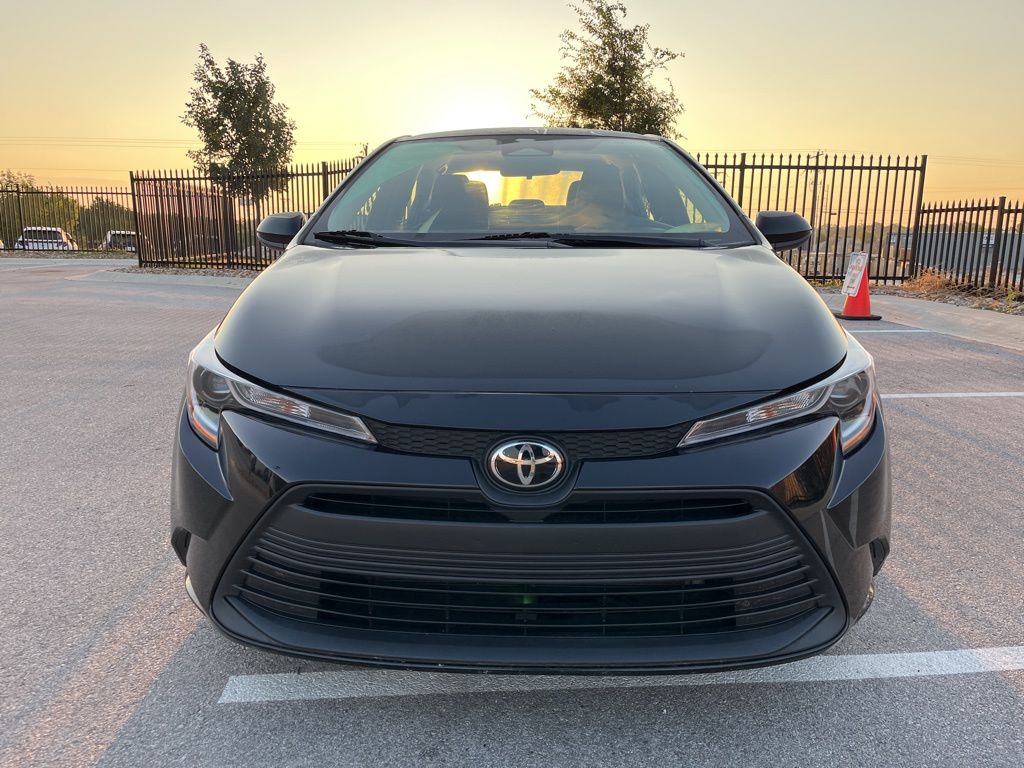 2023 Toyota Corolla LE photo 2