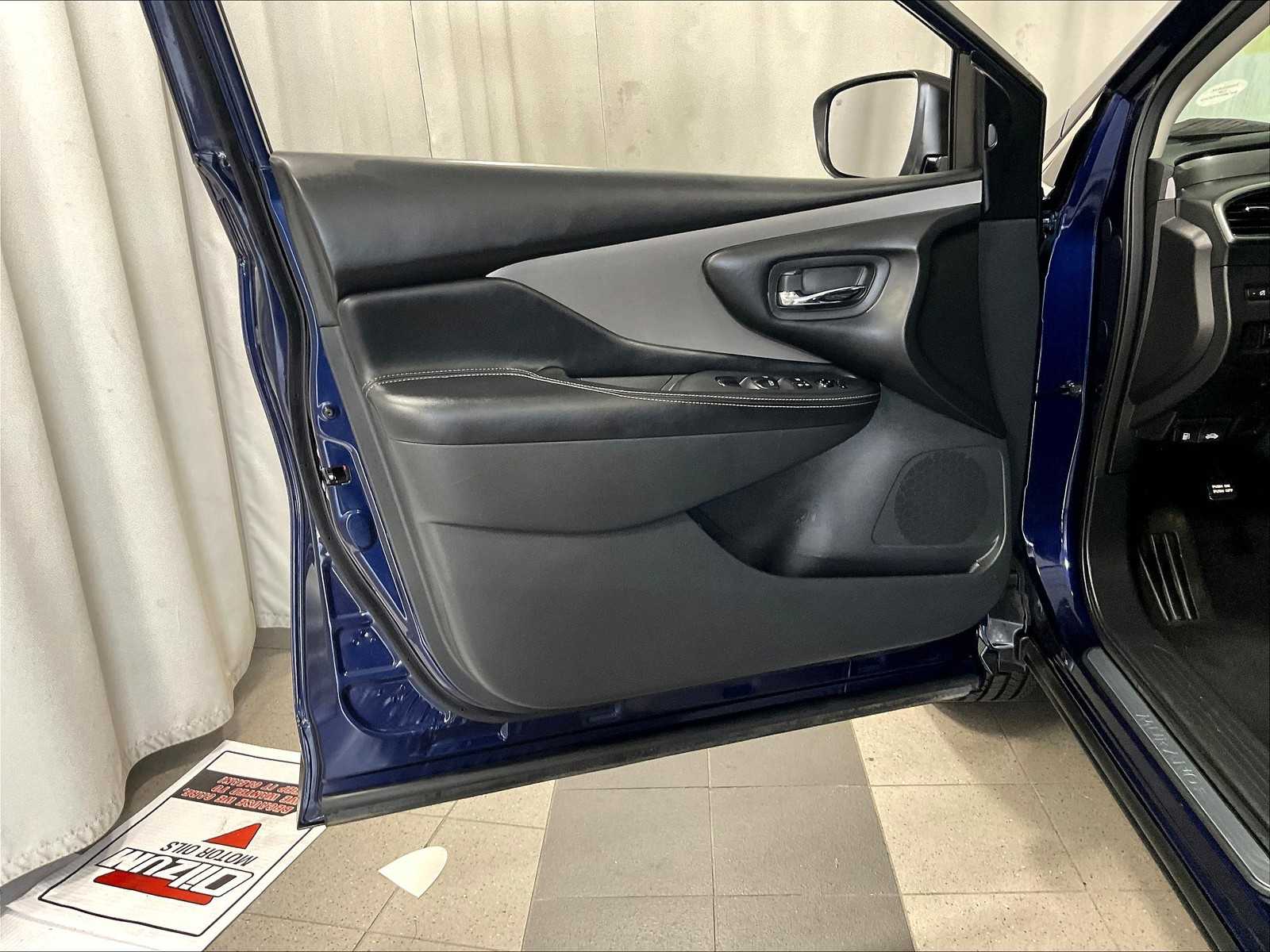 2023 Nissan Murano SV photo 9
