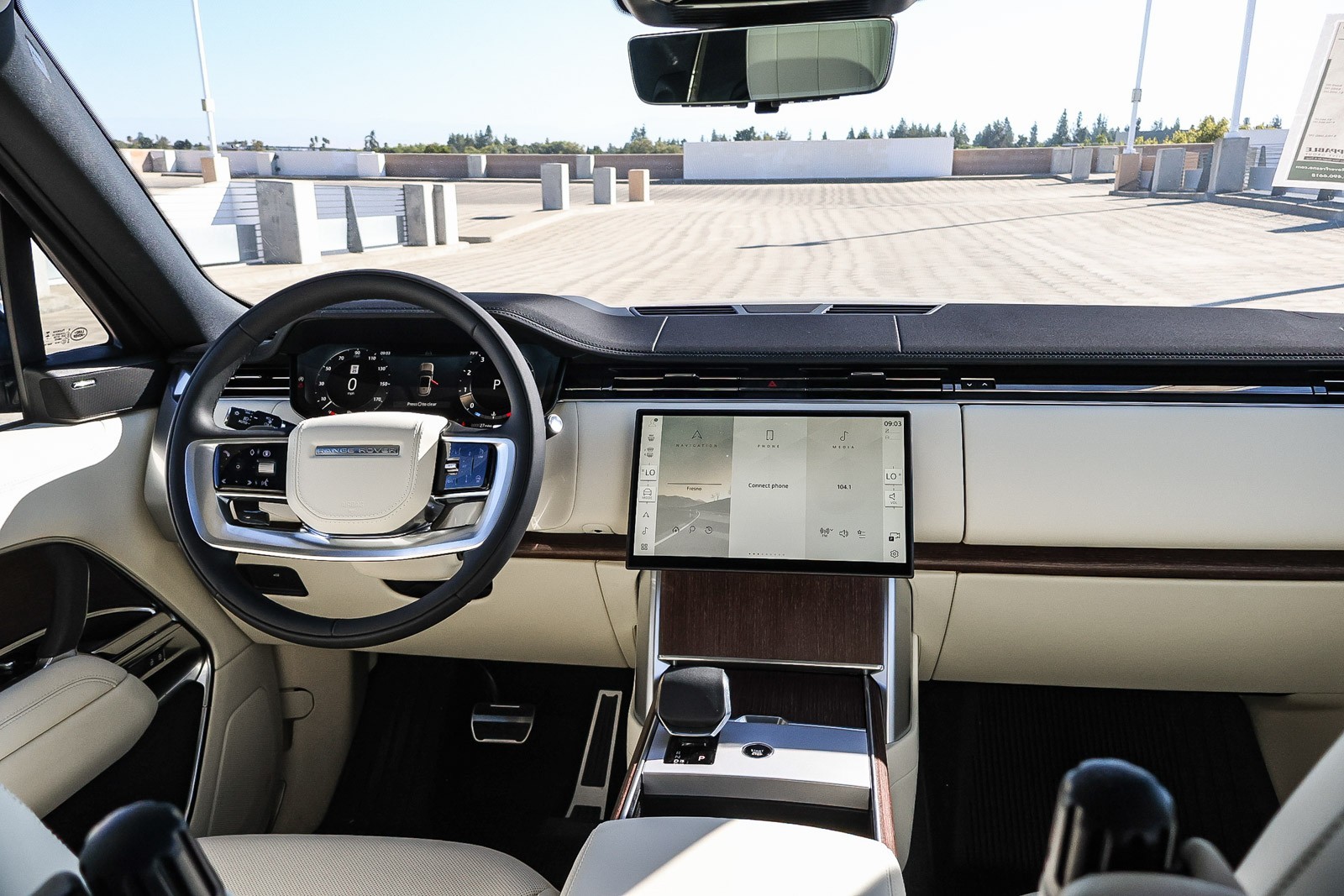 2025 Land Rover Range Rover SE photo 14